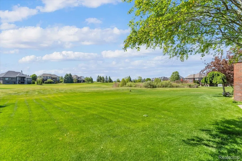 2424 Pebble Beach Drive Oakland Charter Township MI 48363