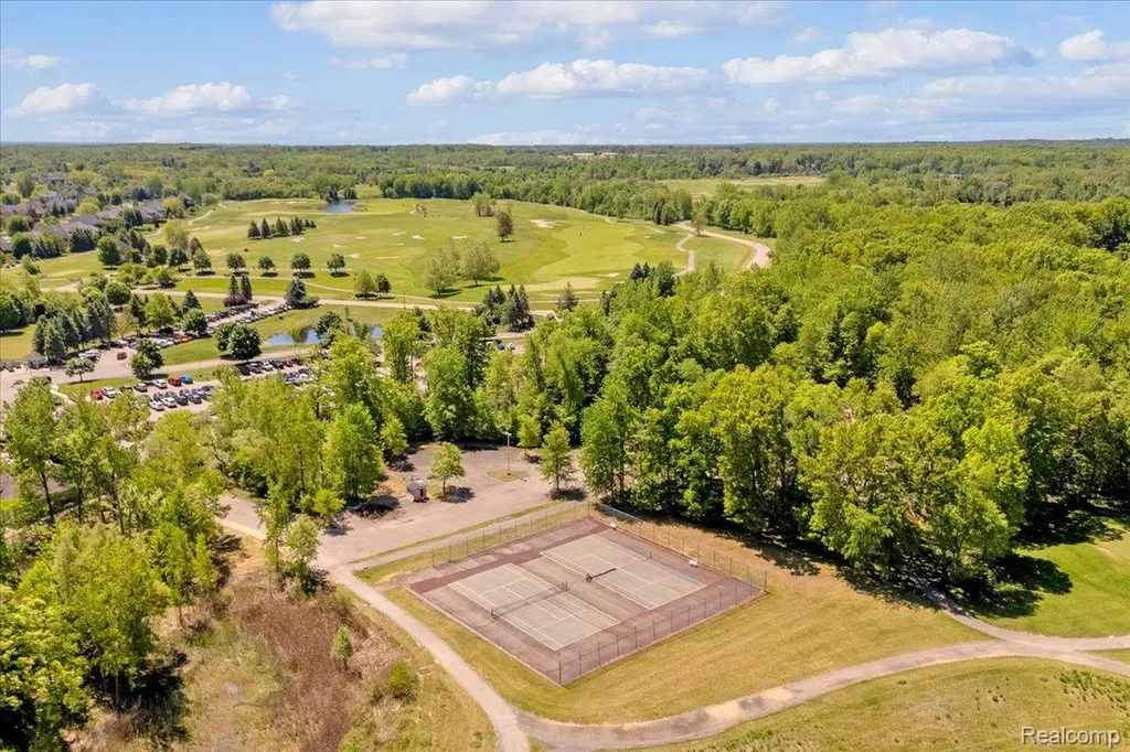 2424 Pebble Beach Drive Oakland Charter Township MI 48363
