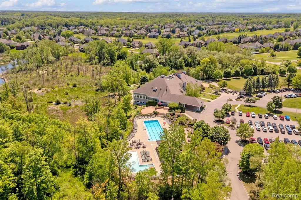 2424 Pebble Beach Drive Oakland Charter Township MI 48363