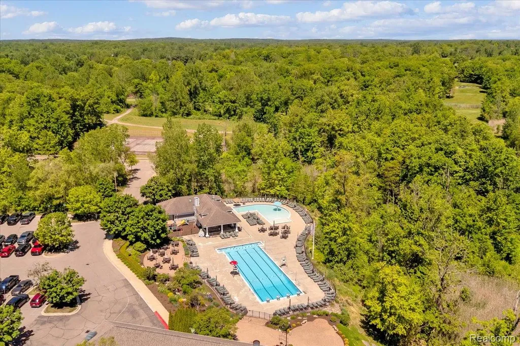 2424 Pebble Beach Drive Oakland Charter Township MI 48363