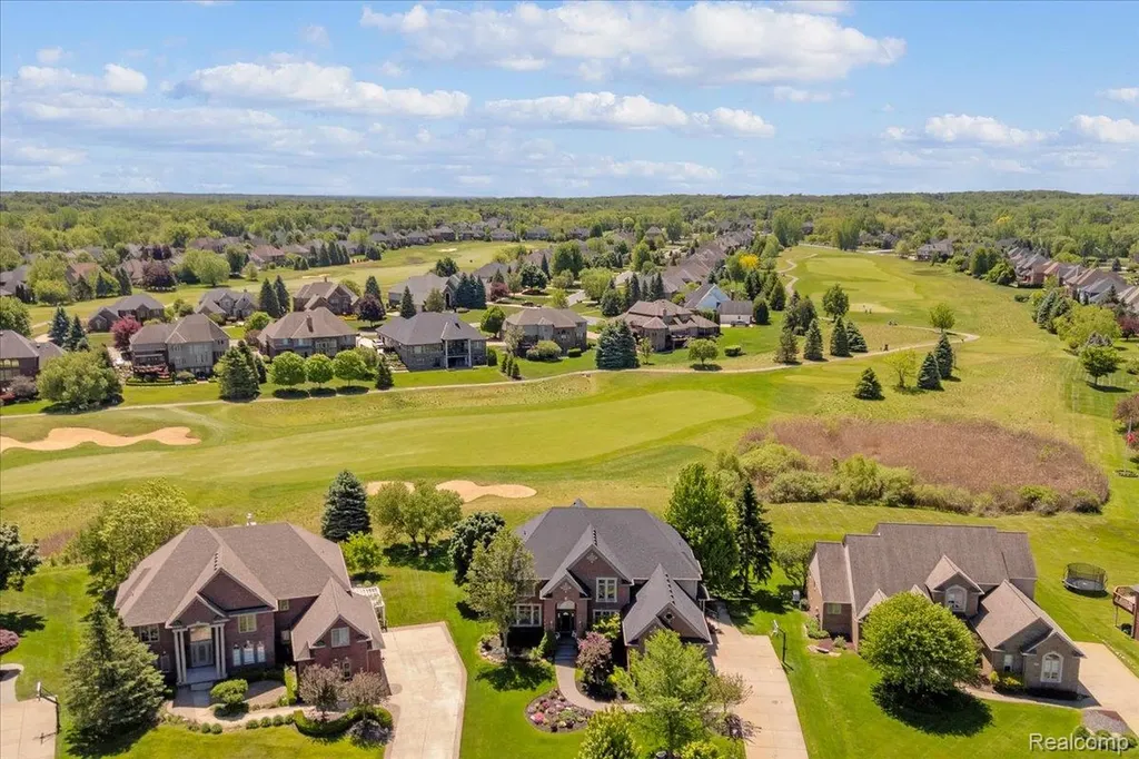 2424 Pebble Beach Drive Oakland Charter Township MI 48363