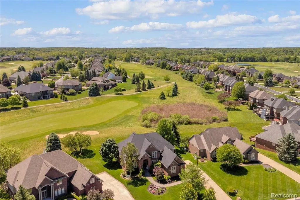 2424 Pebble Beach Drive Oakland Charter Township MI 48363