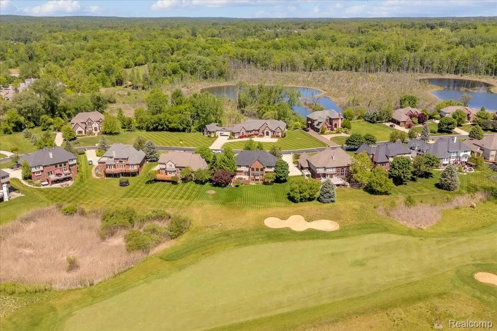 2424 Pebble Beach Drive Oakland Charter Township MI 48363