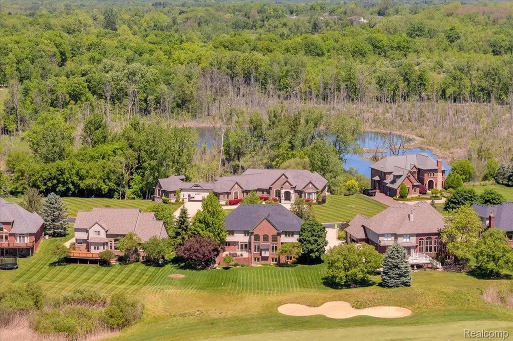 2424 Pebble Beach Drive Oakland Charter Township MI 48363