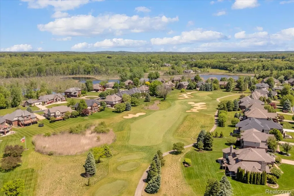 2424 Pebble Beach Drive Oakland Charter Township MI 48363