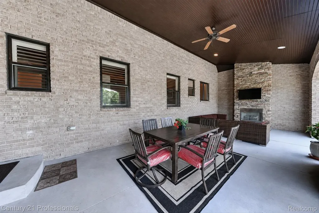 2212 Heidi Drive Addison Township MI 48370