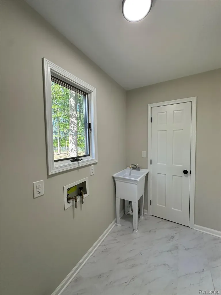 4233 State Road Fort Gratiot Charter Township MI 48059