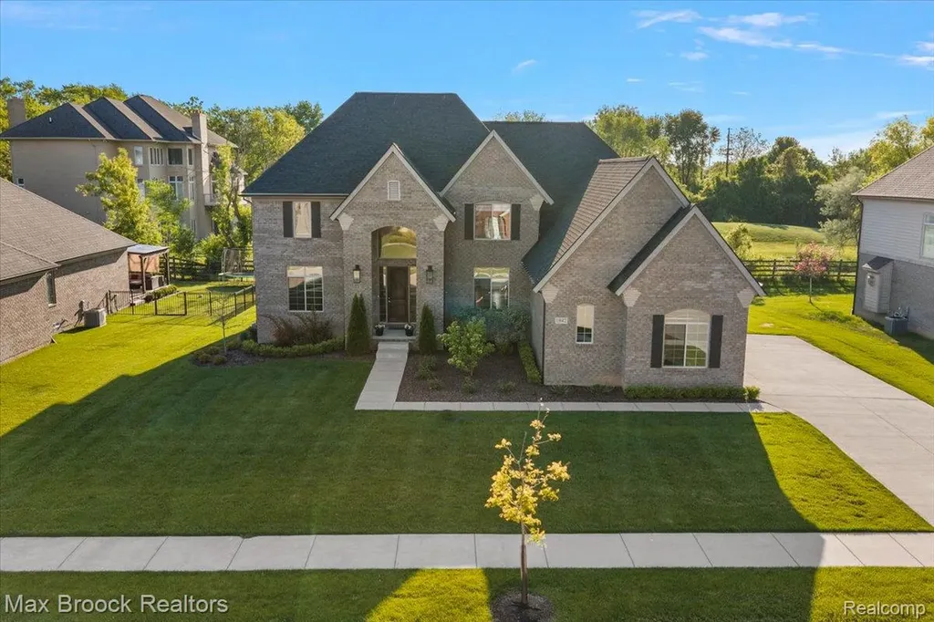 1942 Nottingham Drive Rochester Hills City MI 48307