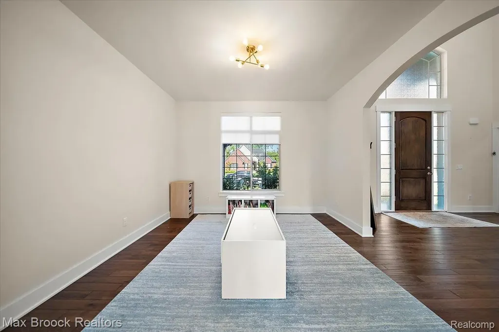 1942 Nottingham Drive Rochester Hills City MI 48307