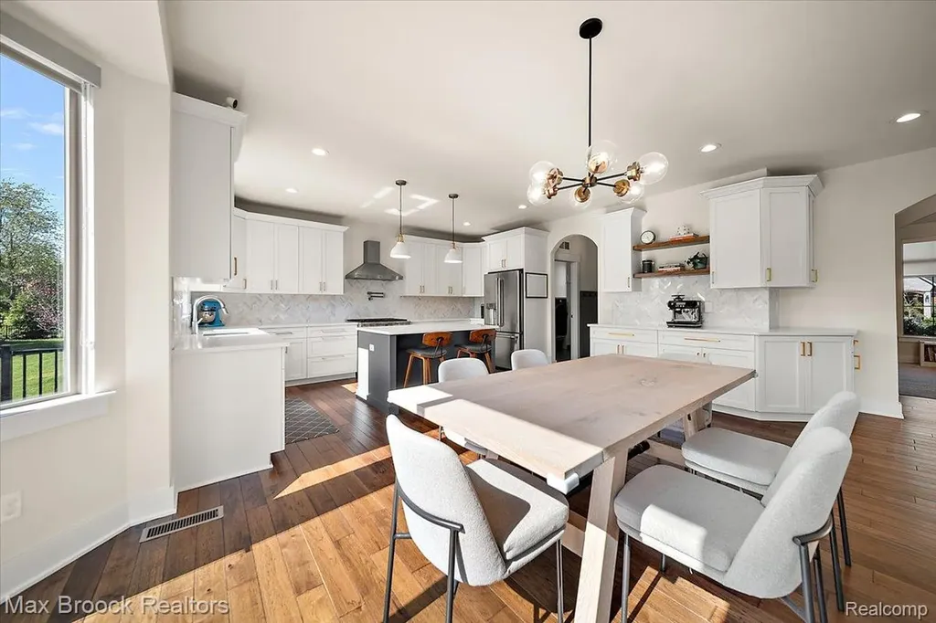 1942 Nottingham Drive Rochester Hills City MI 48307