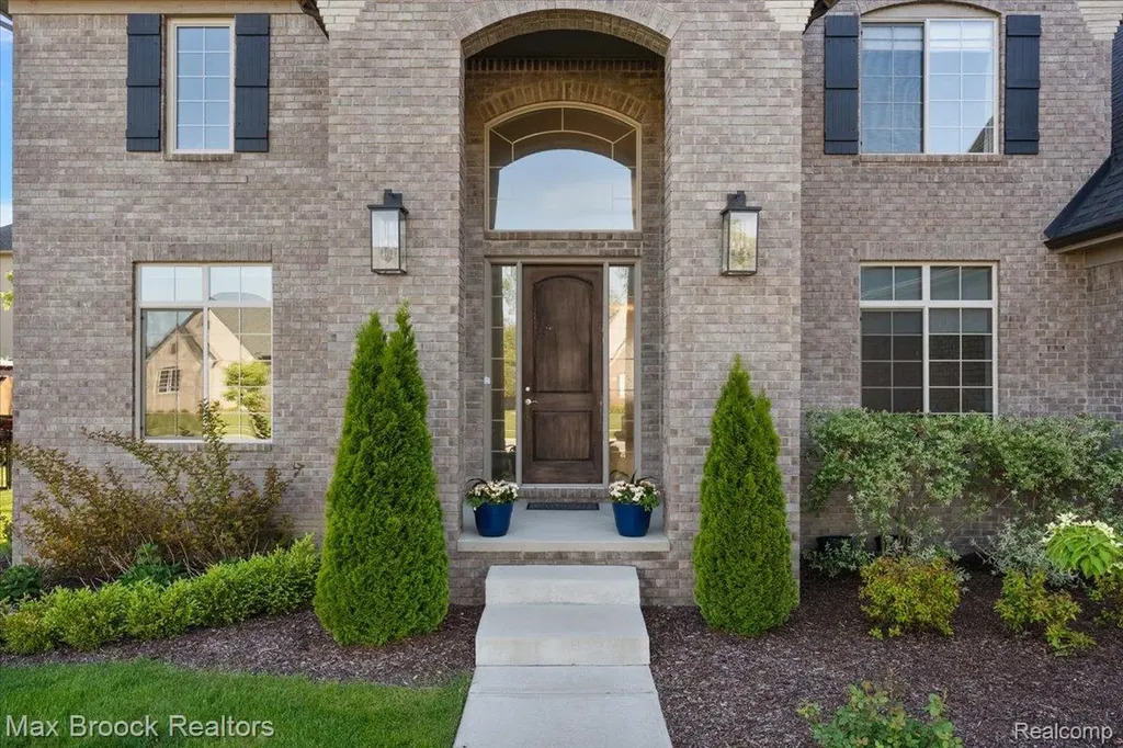 1942 Nottingham Drive Rochester Hills City MI 48307