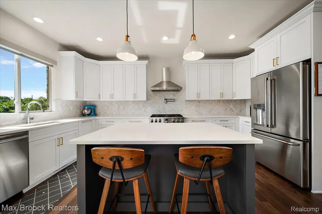 1942 Nottingham Drive Rochester Hills City MI 48307