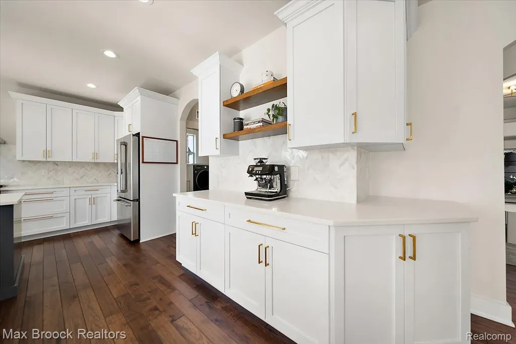 1942 Nottingham Drive Rochester Hills City MI 48307