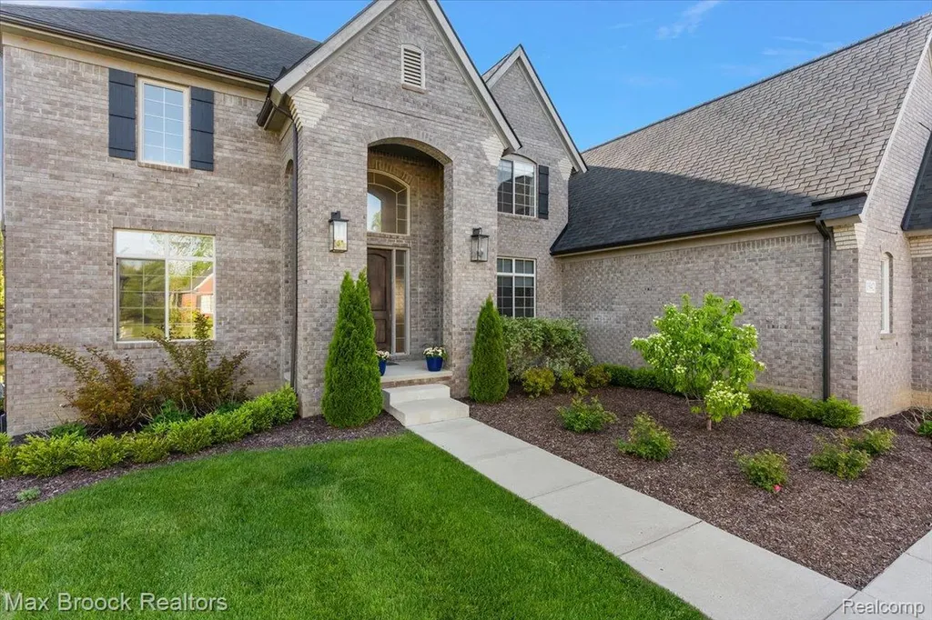 1942 Nottingham Drive Rochester Hills City MI 48307
