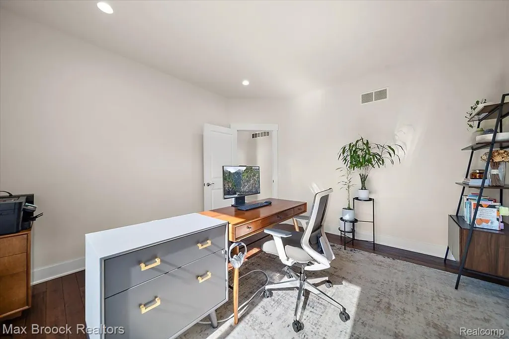 1942 Nottingham Drive Rochester Hills City MI 48307