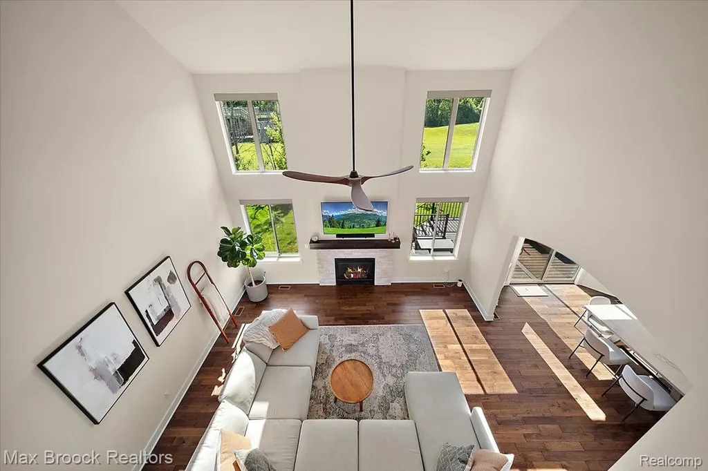 1942 Nottingham Drive Rochester Hills City MI 48307