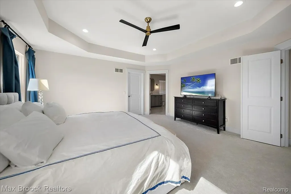 1942 Nottingham Drive Rochester Hills City MI 48307