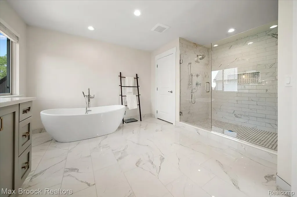 1942 Nottingham Drive Rochester Hills City MI 48307