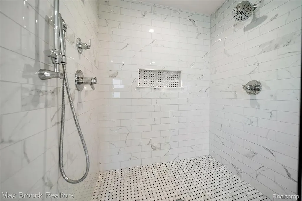1942 Nottingham Drive Rochester Hills City MI 48307