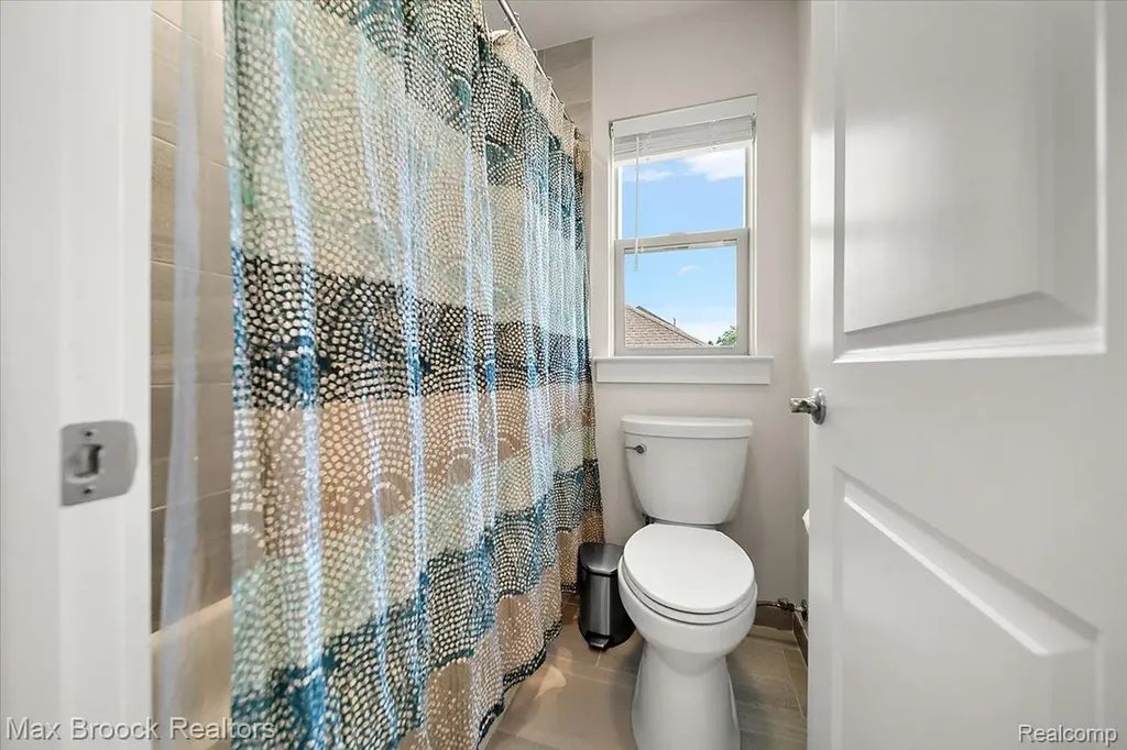 1942 Nottingham Drive Rochester Hills City MI 48307