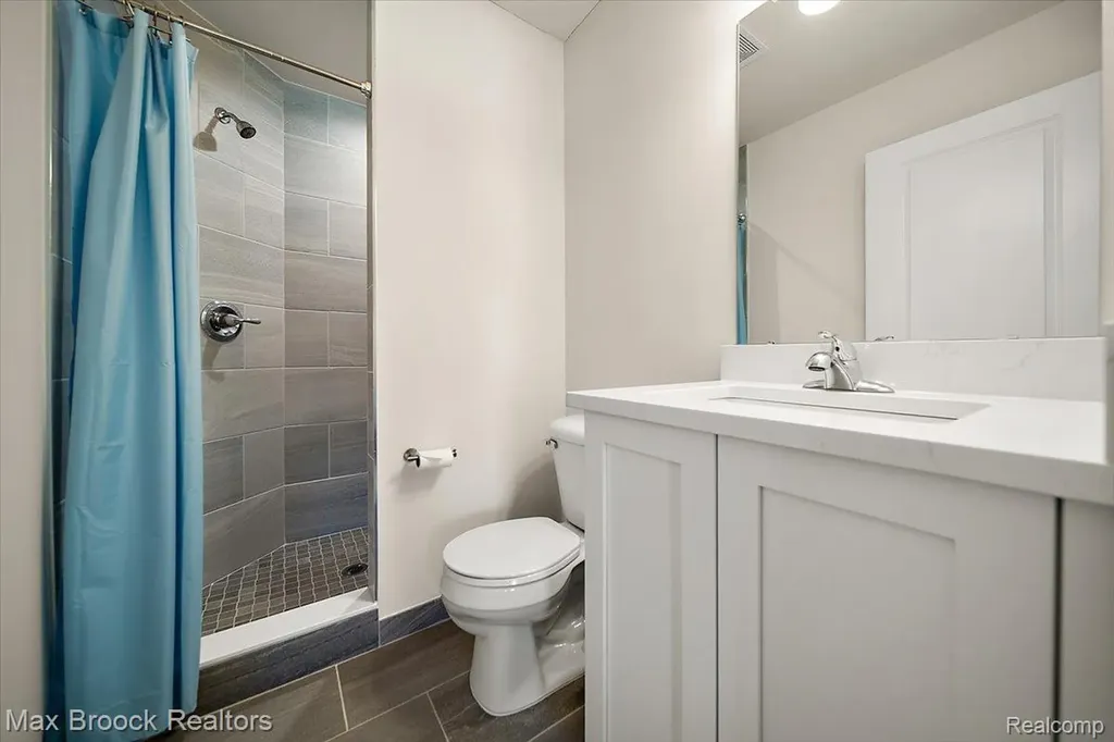 1942 Nottingham Drive Rochester Hills City MI 48307