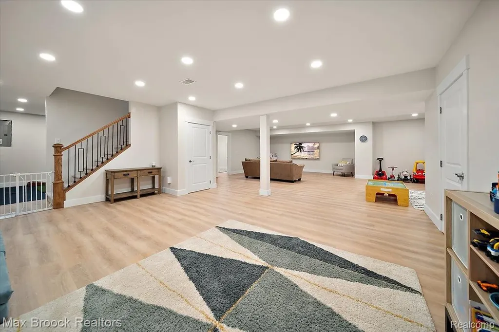 1942 Nottingham Drive Rochester Hills City MI 48307