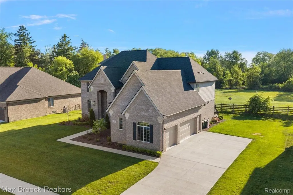 1942 Nottingham Drive Rochester Hills City MI 48307