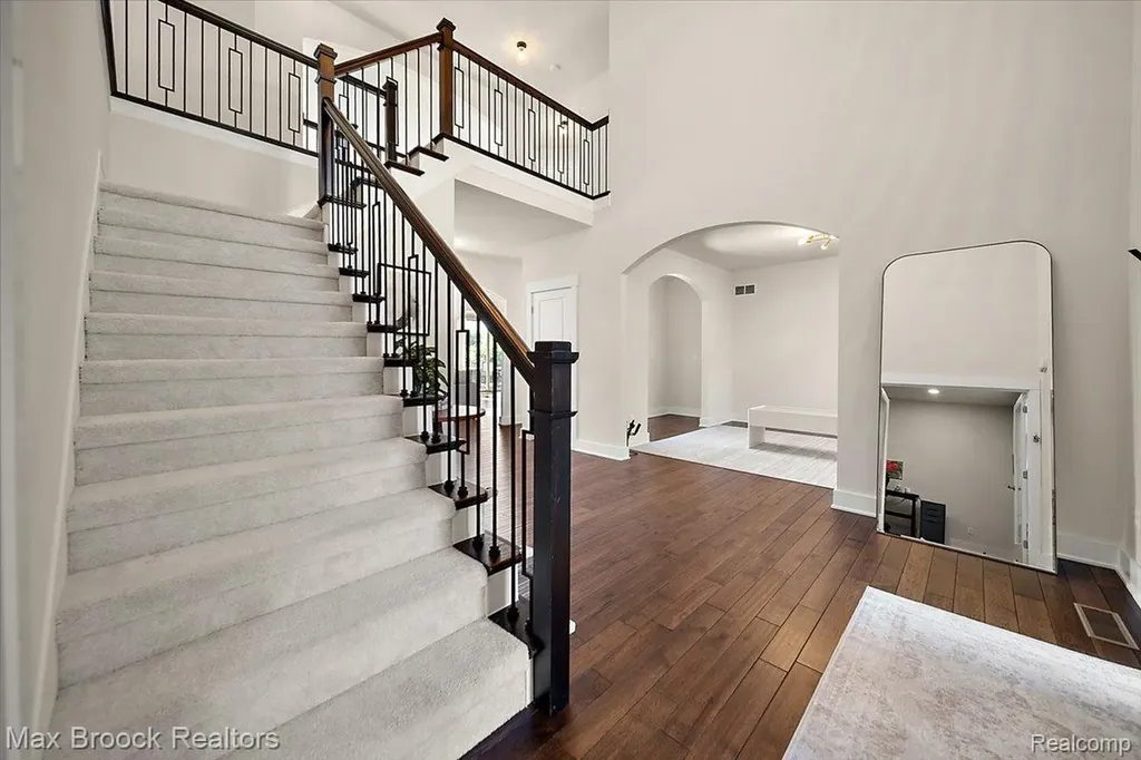 1942 Nottingham Drive Rochester Hills City MI 48307