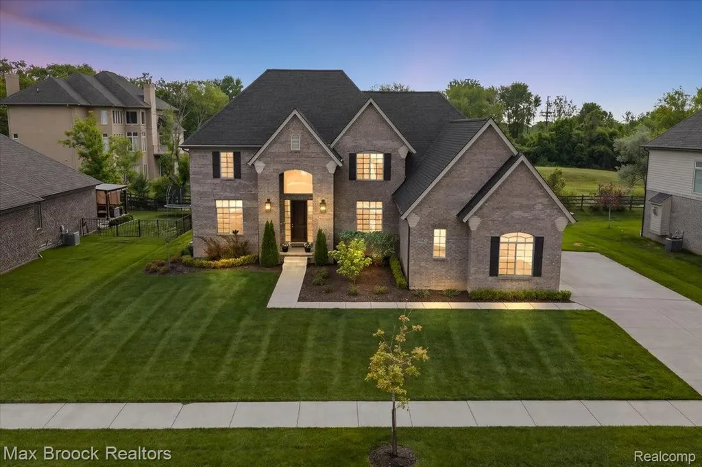 1942 Nottingham Drive Rochester Hills City MI 48307