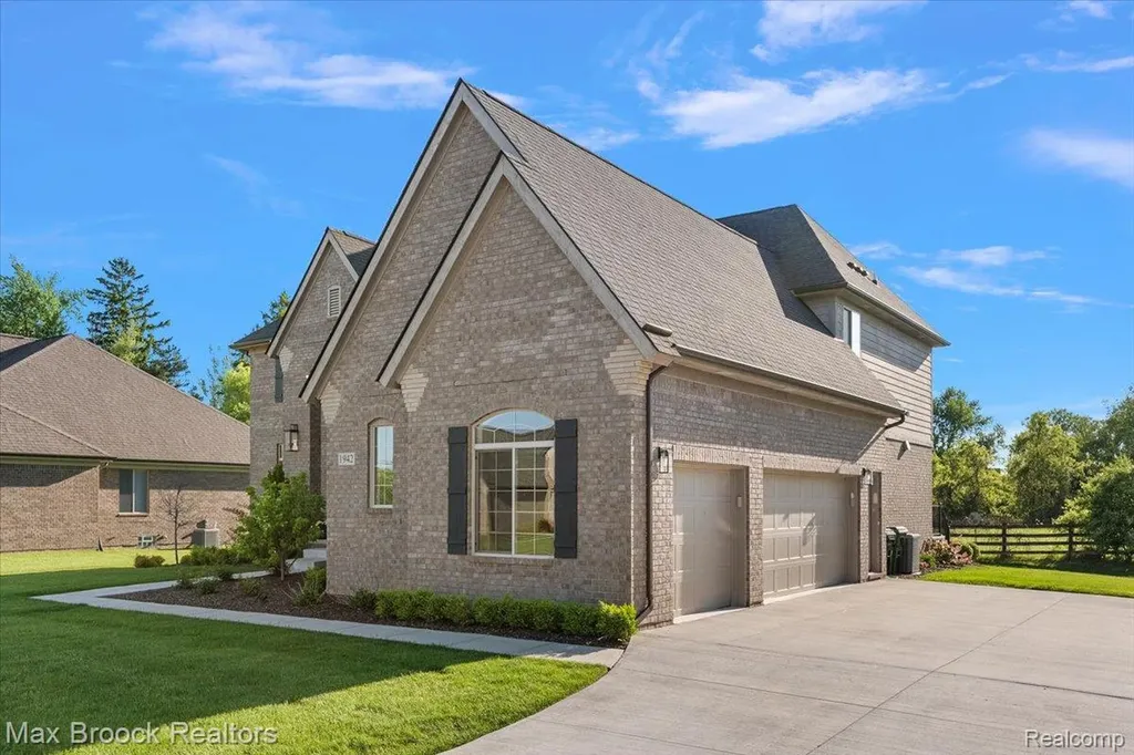 1942 Nottingham Drive Rochester Hills City MI 48307