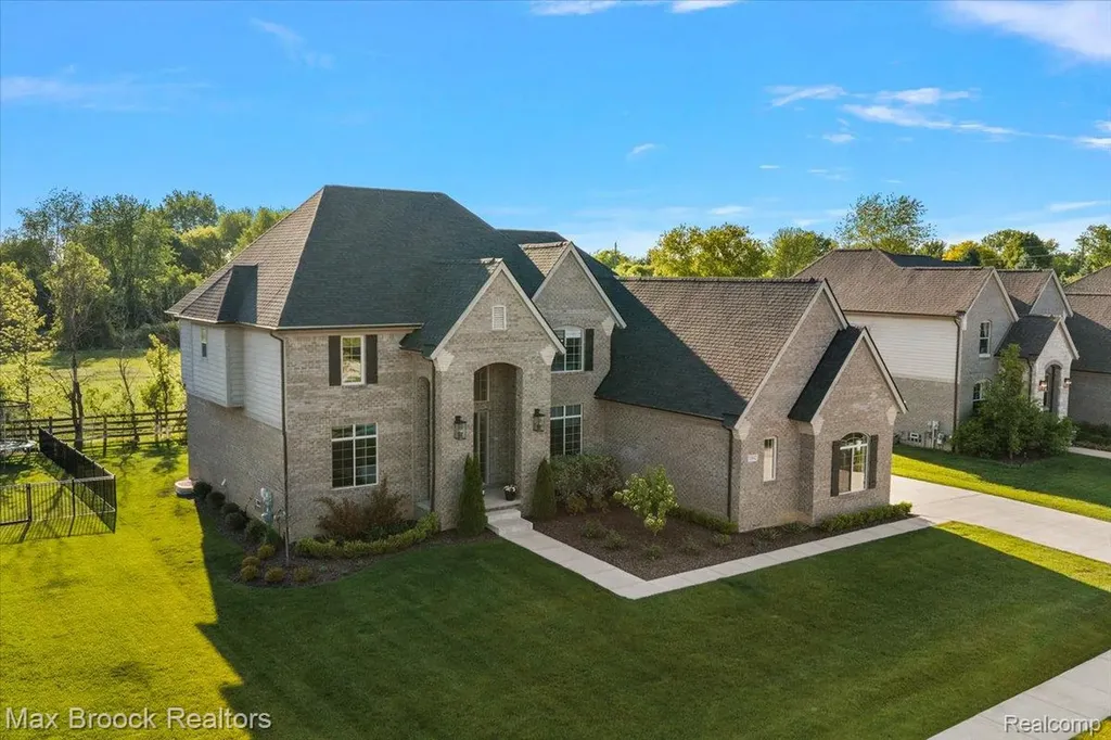 1942 Nottingham Drive Rochester Hills City MI 48307
