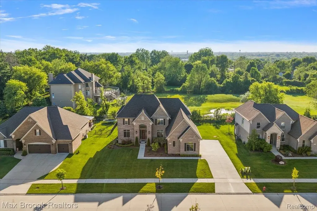 1942 Nottingham Drive Rochester Hills City MI 48307