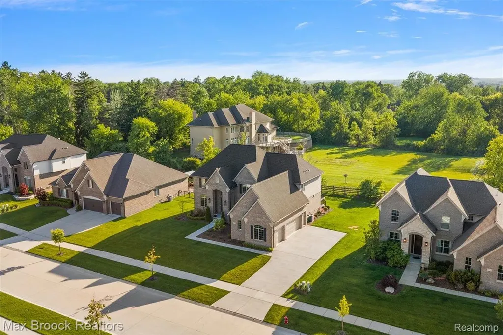 1942 Nottingham Drive Rochester Hills City MI 48307