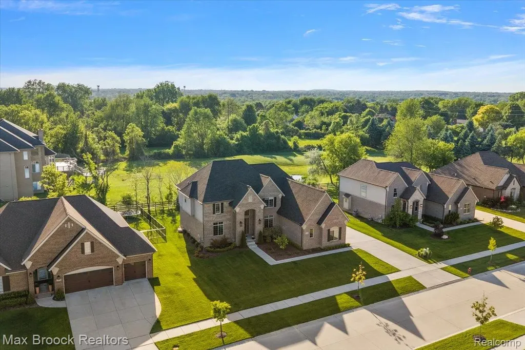 1942 Nottingham Drive Rochester Hills City MI 48307