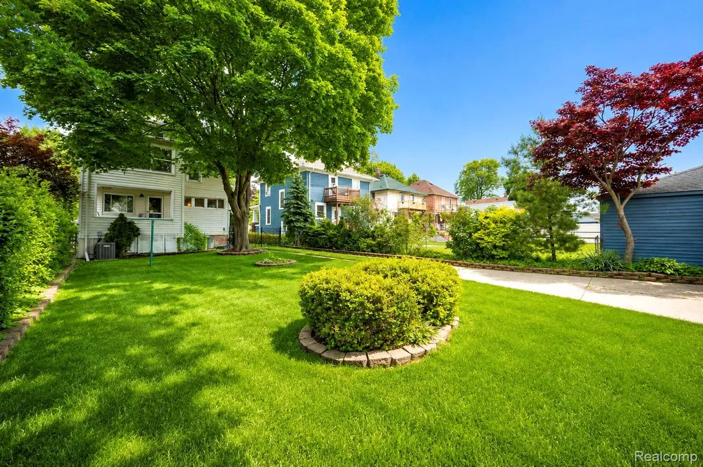 447 Maple Street Wyandotte City MI 48192