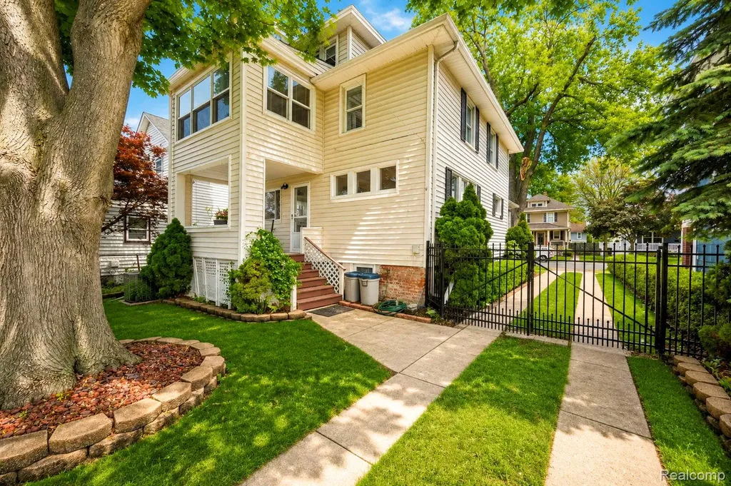 447 Maple Street Wyandotte City MI 48192