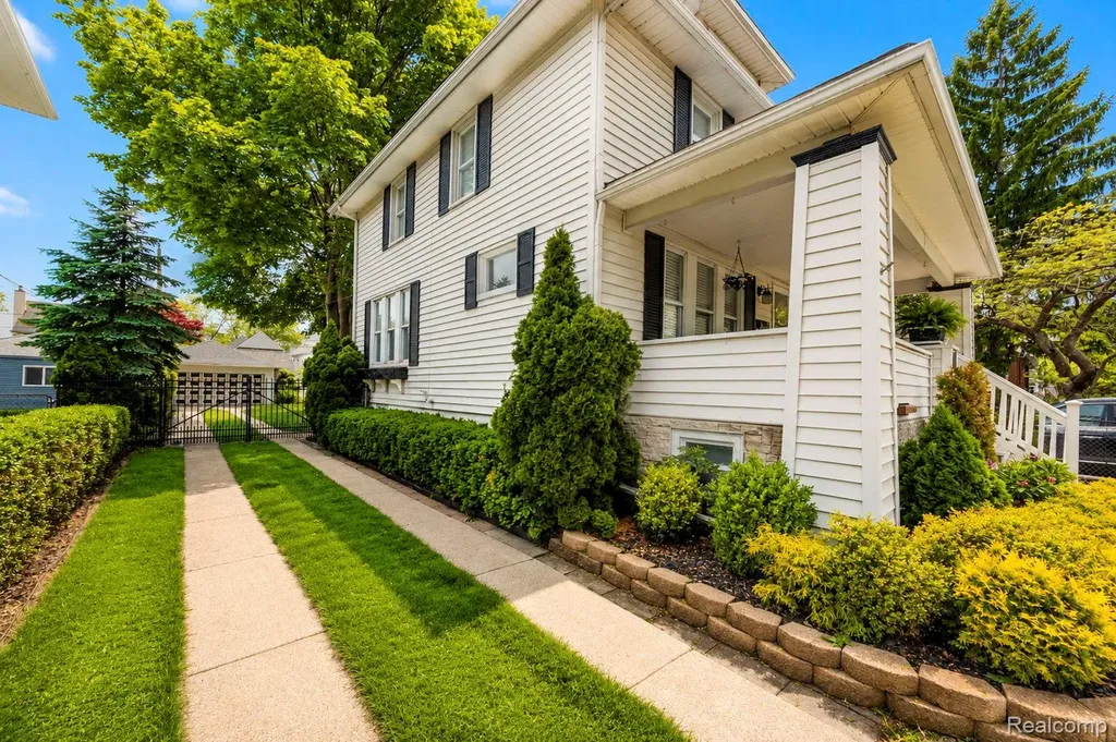 447 Maple Street Wyandotte City MI 48192