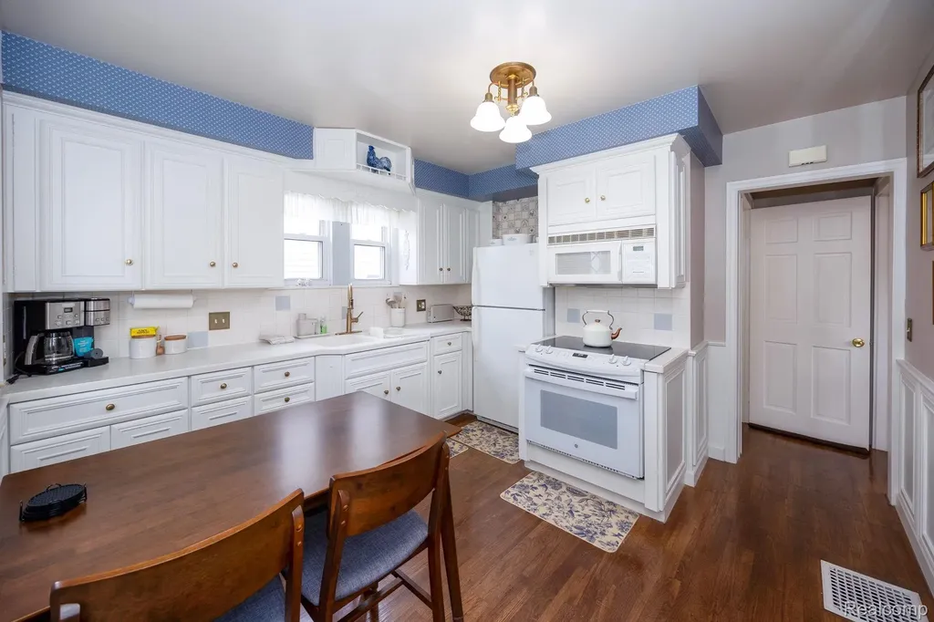 447 Maple Street Wyandotte City MI 48192