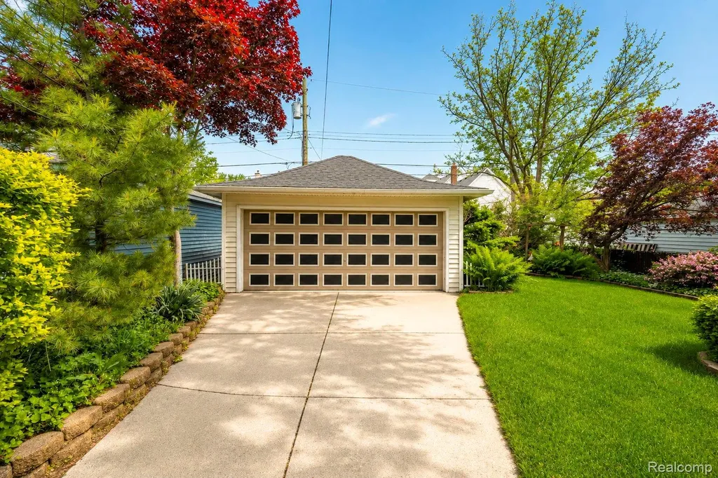 447 Maple Street Wyandotte City MI 48192