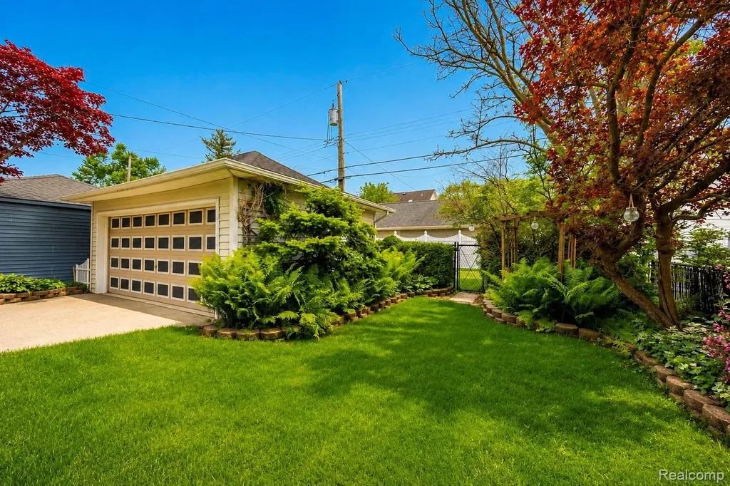 447 Maple Street Wyandotte City MI 48192