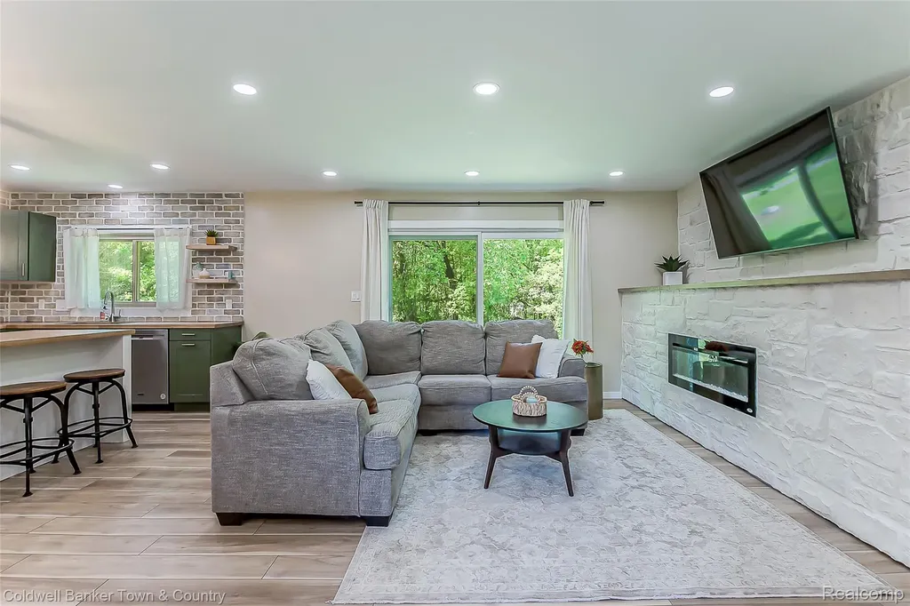 4225 N Tipsico Lake Road Hartland Township MI 48353