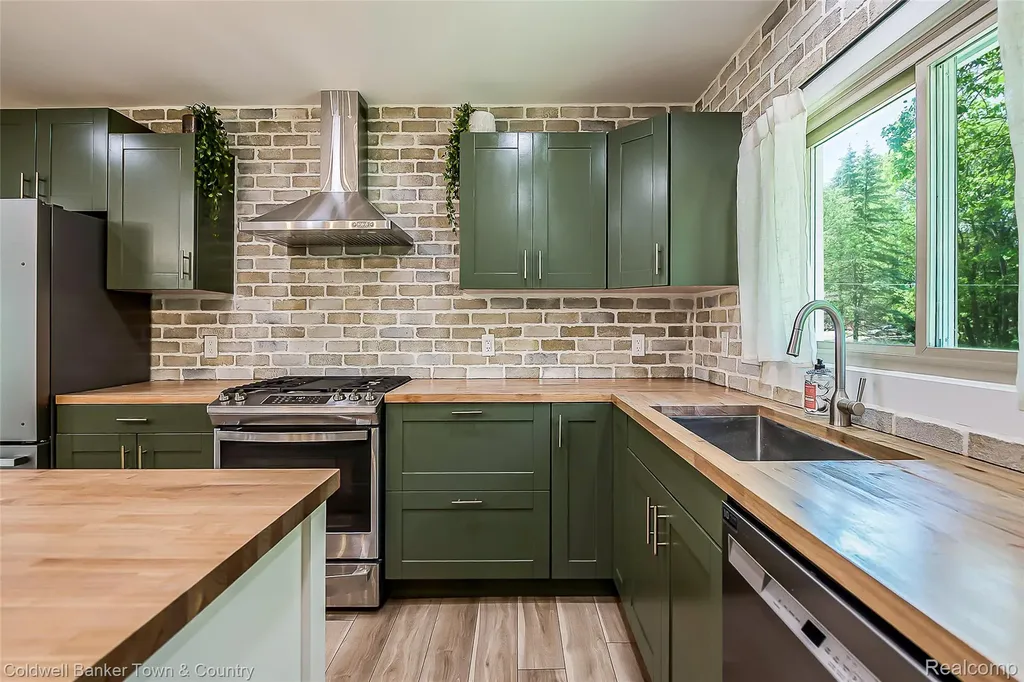 4225 N Tipsico Lake Road Hartland Township MI 48353