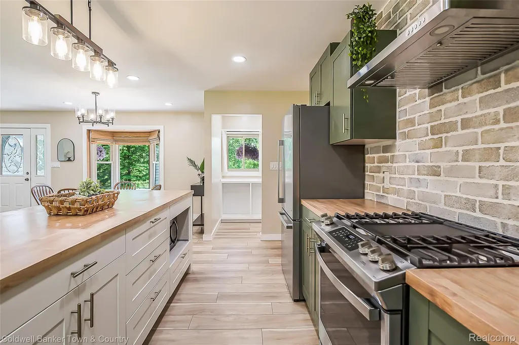 4225 N Tipsico Lake Road Hartland Township MI 48353
