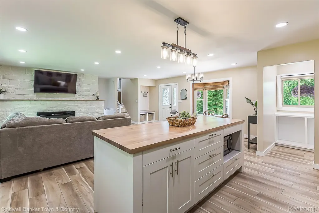 4225 N Tipsico Lake Road Hartland Township MI 48353