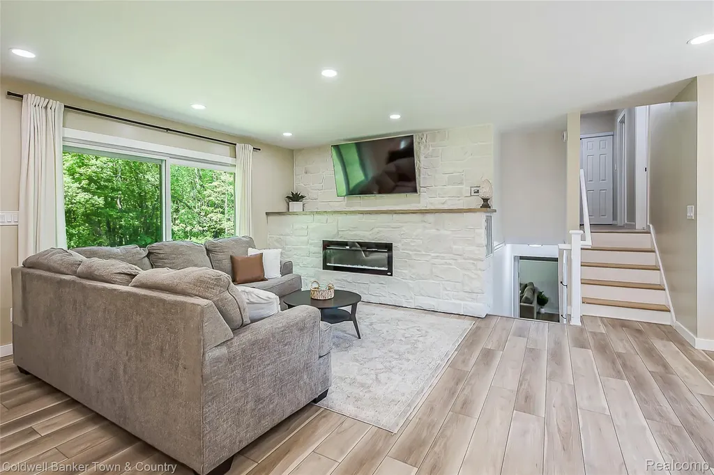 4225 N Tipsico Lake Road Hartland Township MI 48353