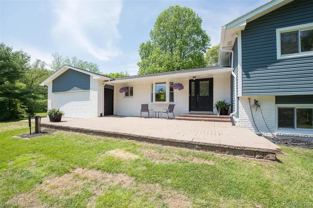 4225 N Tipsico Lake Road Hartland Township MI 48353