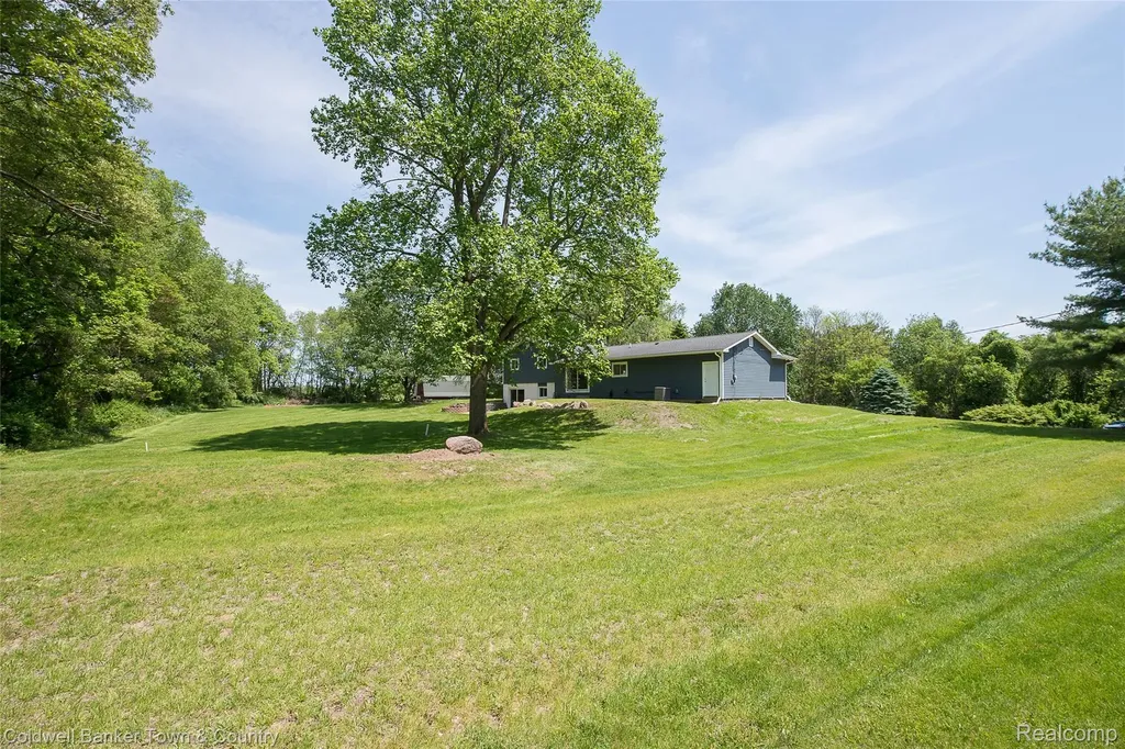 4225 N Tipsico Lake Road Hartland Township MI 48353