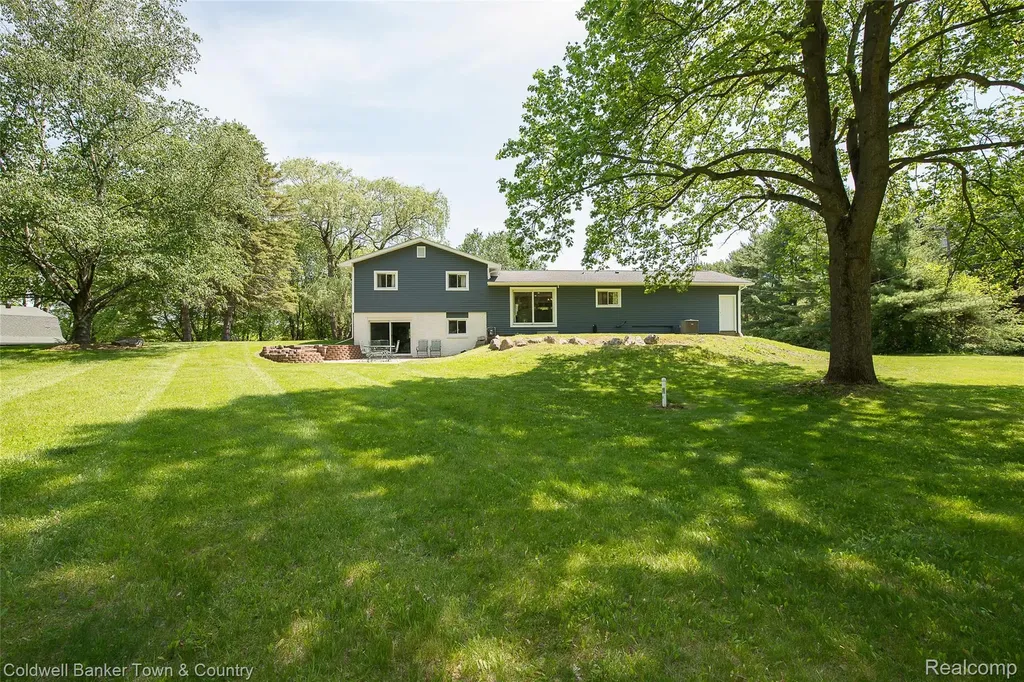 4225 N Tipsico Lake Road Hartland Township MI 48353