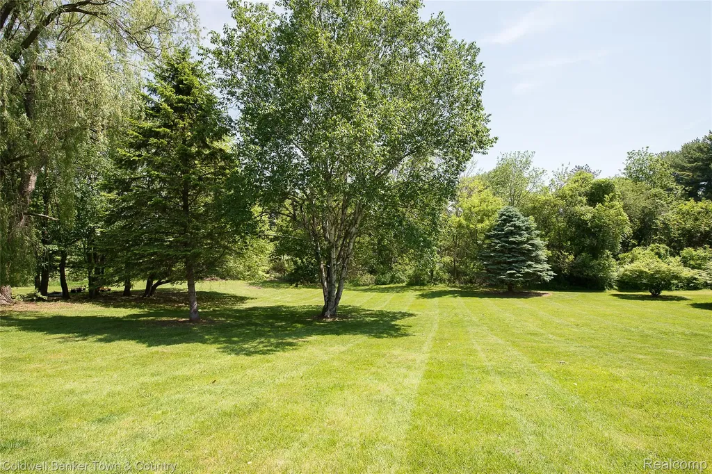 4225 N Tipsico Lake Road Hartland Township MI 48353