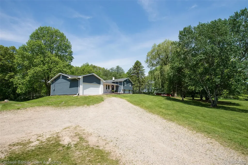 4225 N Tipsico Lake Road Hartland Township MI 48353